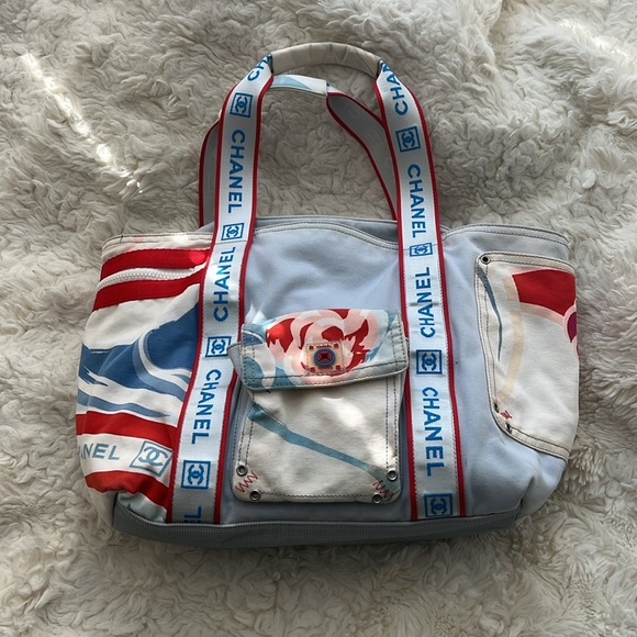 CHANEL Large Tote Bag - Picture 3 of 16